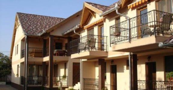 Mediterran Apartman Es Vendeghaz Hajdúszoboszló 外观 照片