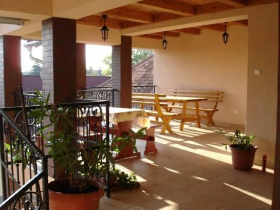 Mediterran Apartman Es Vendeghaz Hajdúszoboszló 外观 照片
