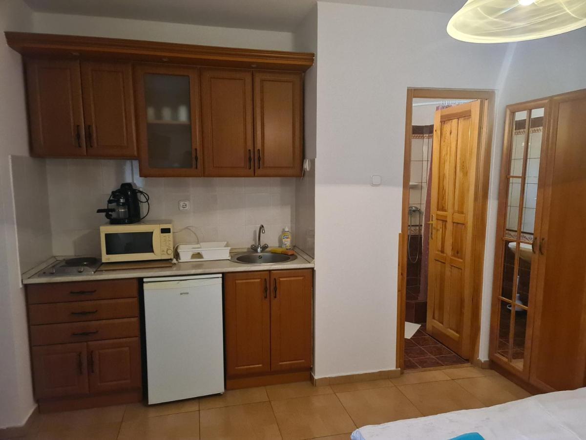 Mediterran Apartman Es Vendeghaz Hajdúszoboszló 外观 照片