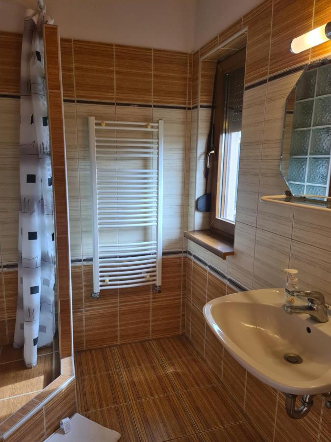 Mediterran Apartman Es Vendeghaz Hajdúszoboszló 外观 照片
