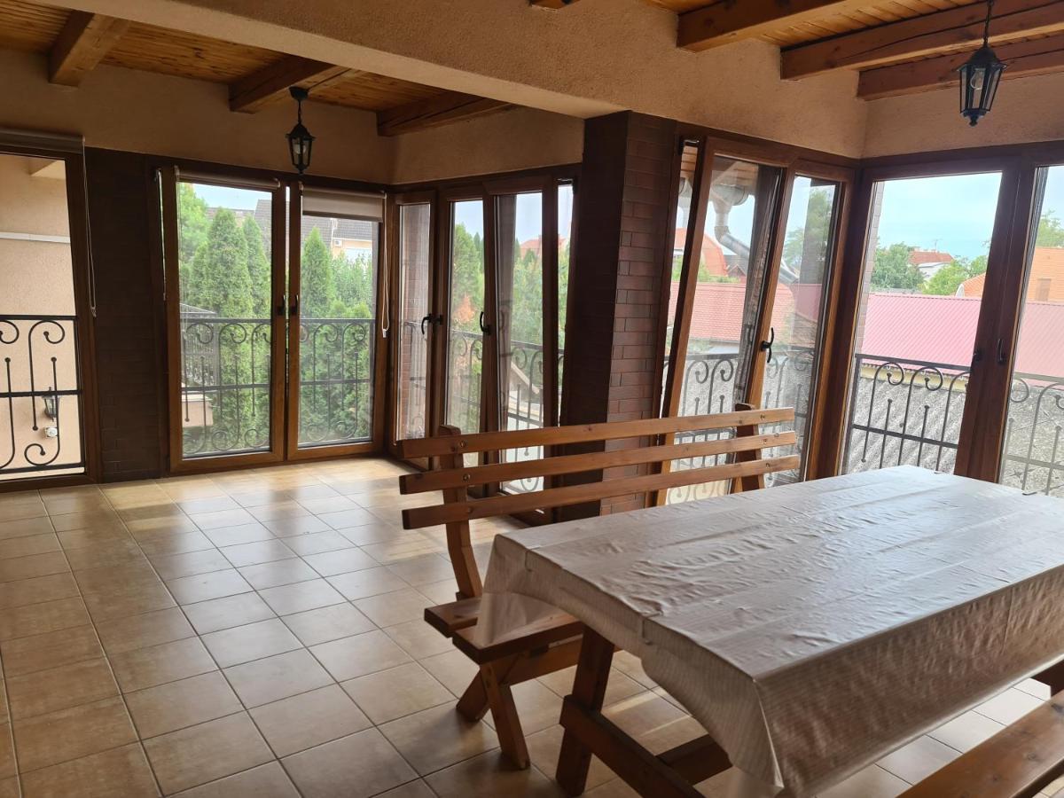 Mediterran Apartman Es Vendeghaz Hajdúszoboszló 外观 照片