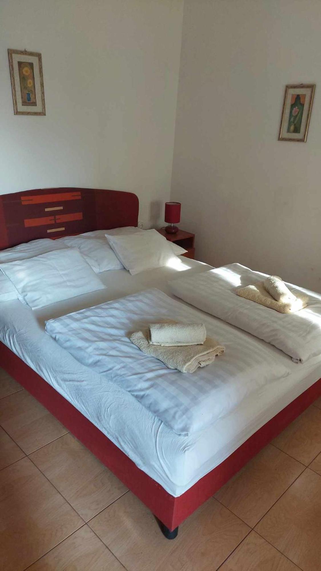 Mediterran Apartman Es Vendeghaz Hajdúszoboszló 外观 照片
