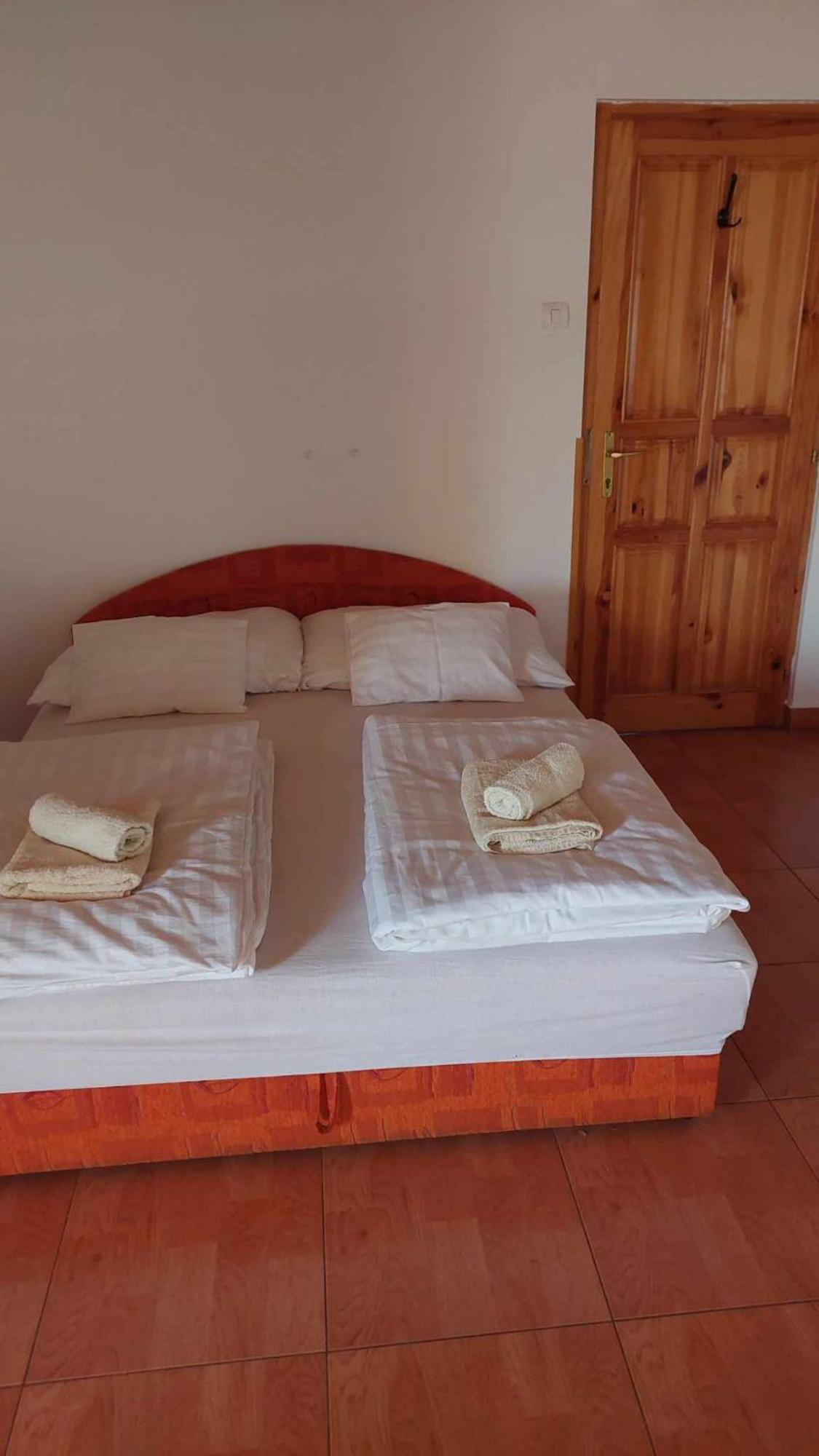 Mediterran Apartman Es Vendeghaz Hajdúszoboszló 外观 照片