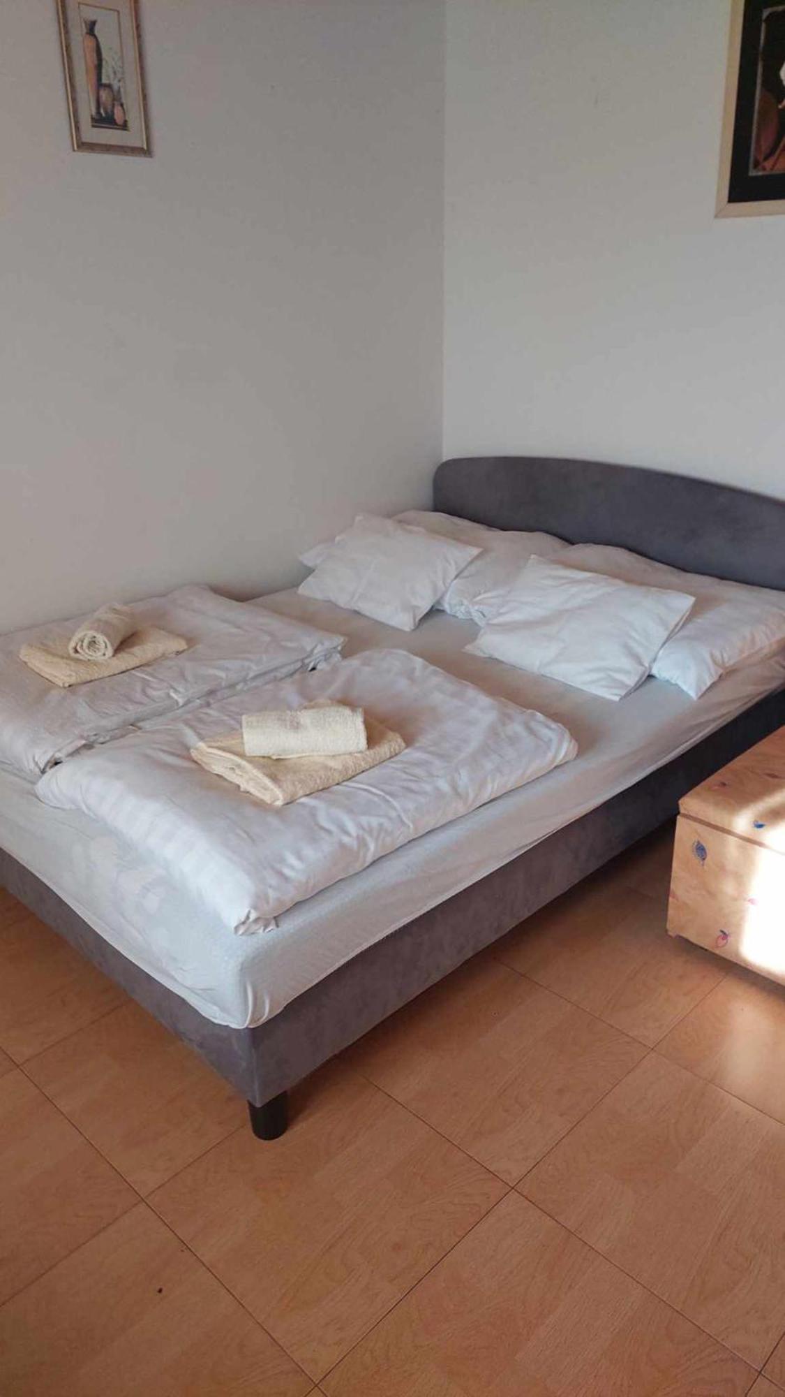 Mediterran Apartman Es Vendeghaz Hajdúszoboszló 外观 照片