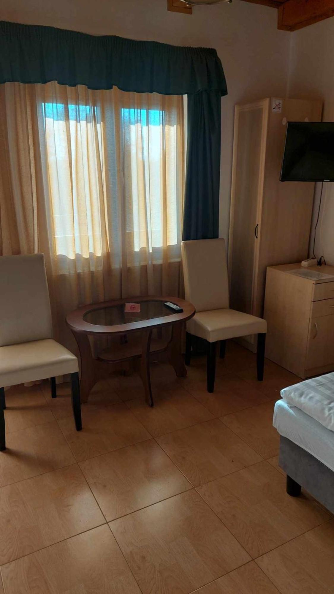 Mediterran Apartman Es Vendeghaz Hajdúszoboszló 外观 照片