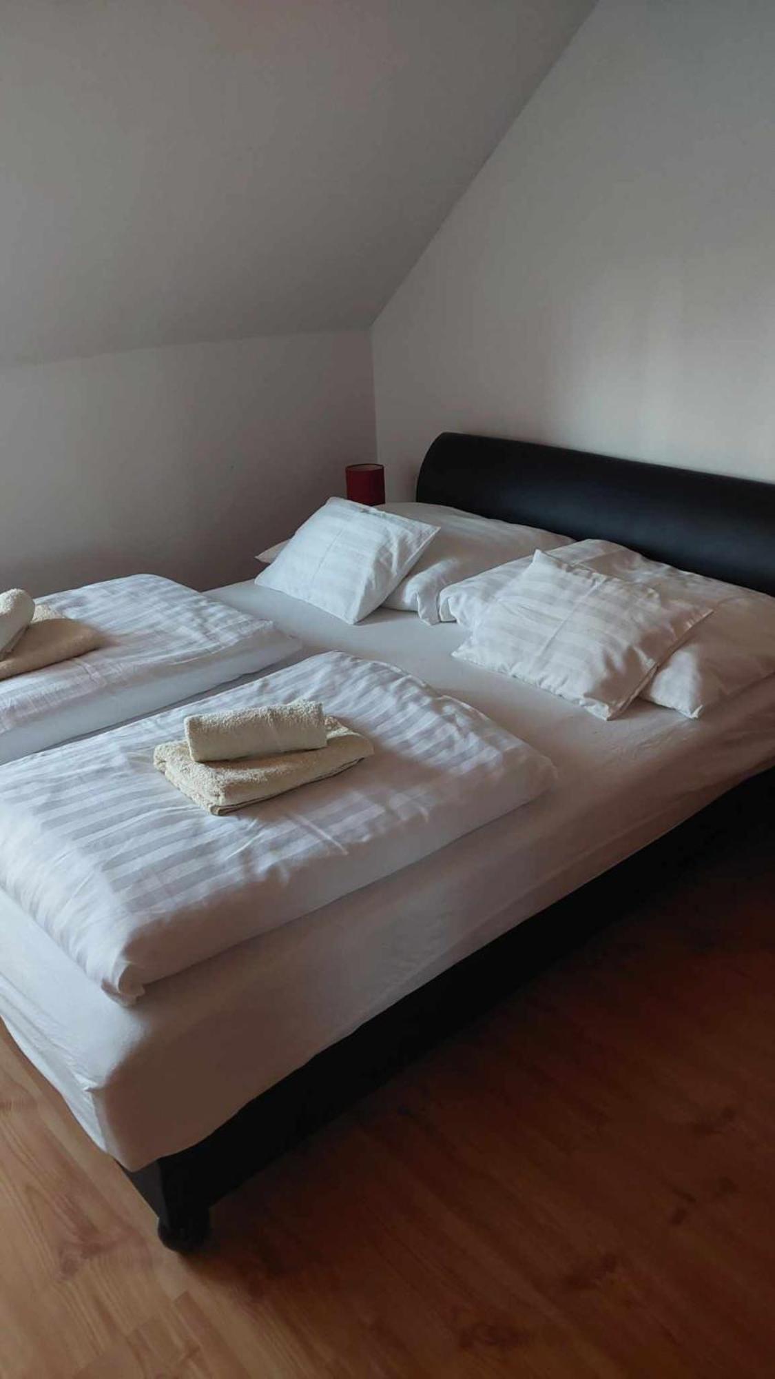 Mediterran Apartman Es Vendeghaz Hajdúszoboszló 外观 照片